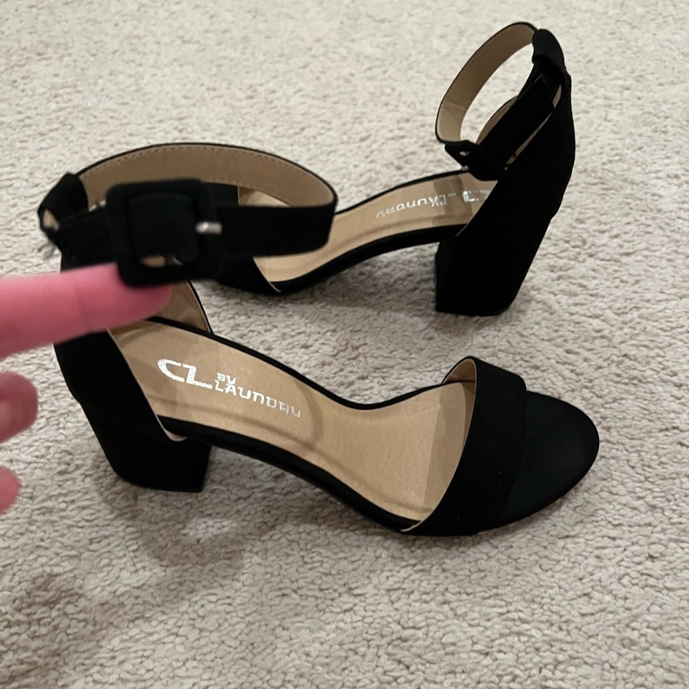Excellent Condition CL by Chinese Laundry Jody Sandal. Size 7